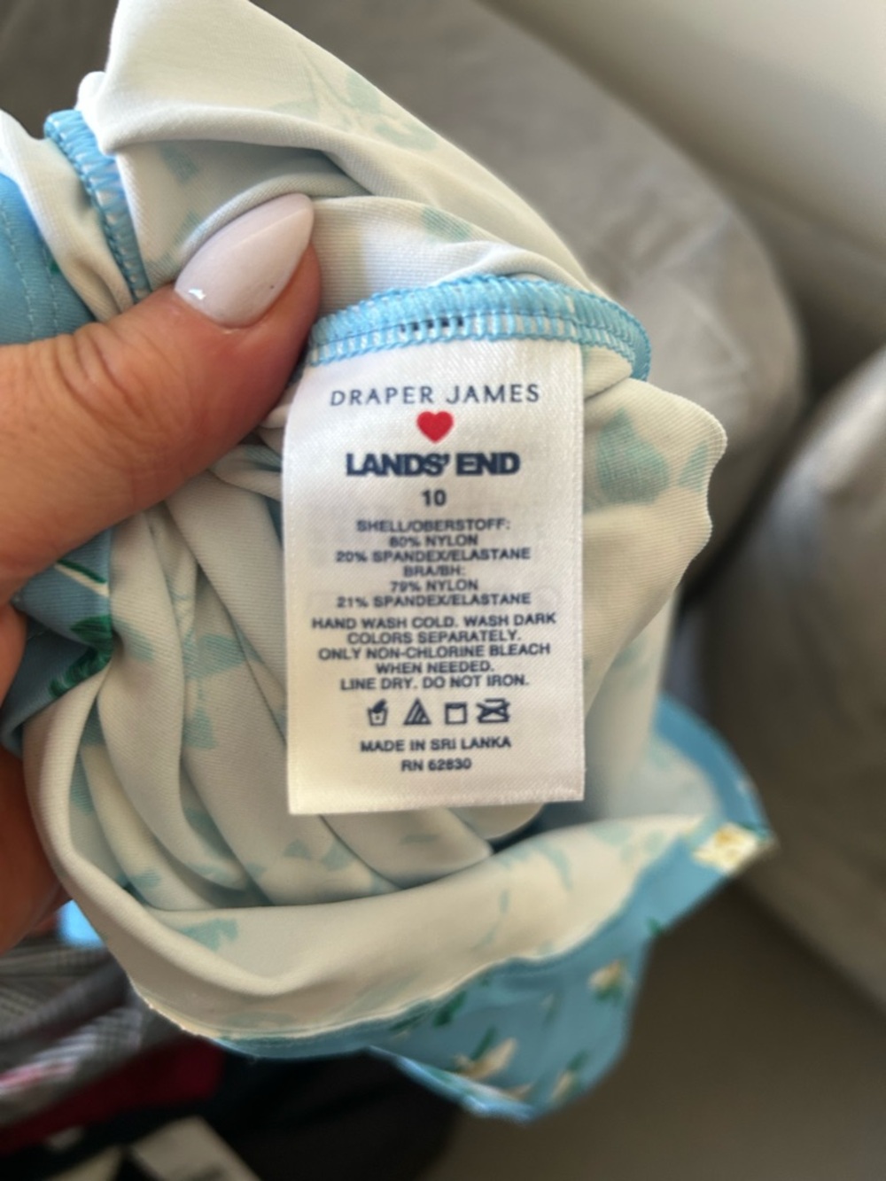 Land’s End Draper James high neck chlorine resistant tanking top 10 - Picture 4 of 6